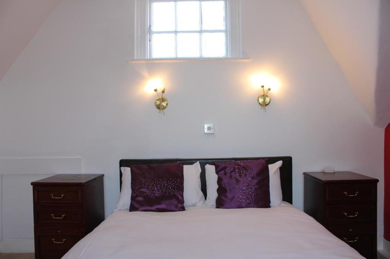 The George Hotel Stansted Airport Μπίσοπς Στόρτφορντ Εξωτερικό φωτογραφία