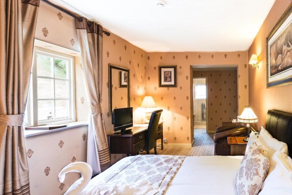 The George Hotel Stansted Airport Μπίσοπς Στόρτφορντ Εξωτερικό φωτογραφία