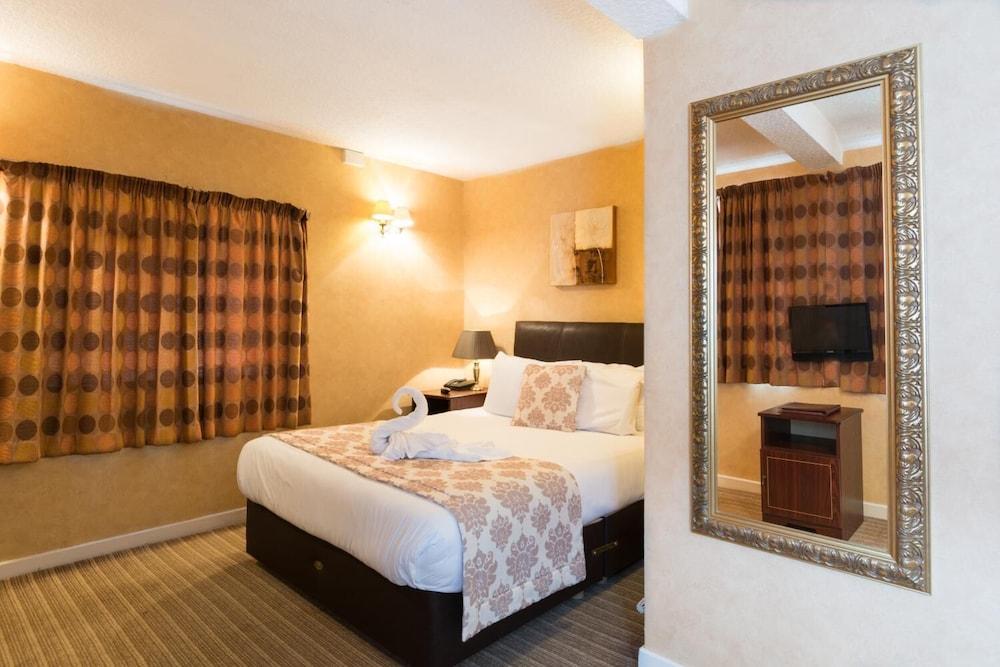 The George Hotel Stansted Airport Μπίσοπς Στόρτφορντ Εξωτερικό φωτογραφία