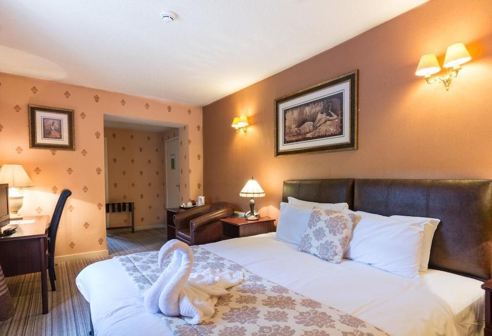 The George Hotel Stansted Airport Μπίσοπς Στόρτφορντ Εξωτερικό φωτογραφία