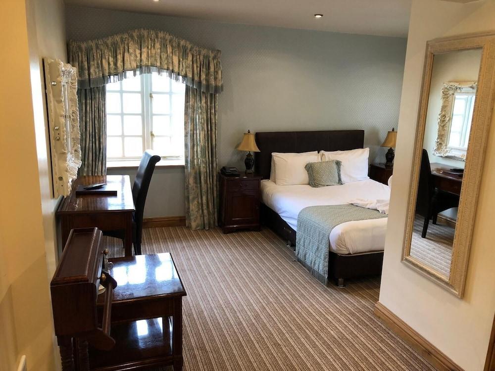 The George Hotel Stansted Airport Μπίσοπς Στόρτφορντ Εξωτερικό φωτογραφία