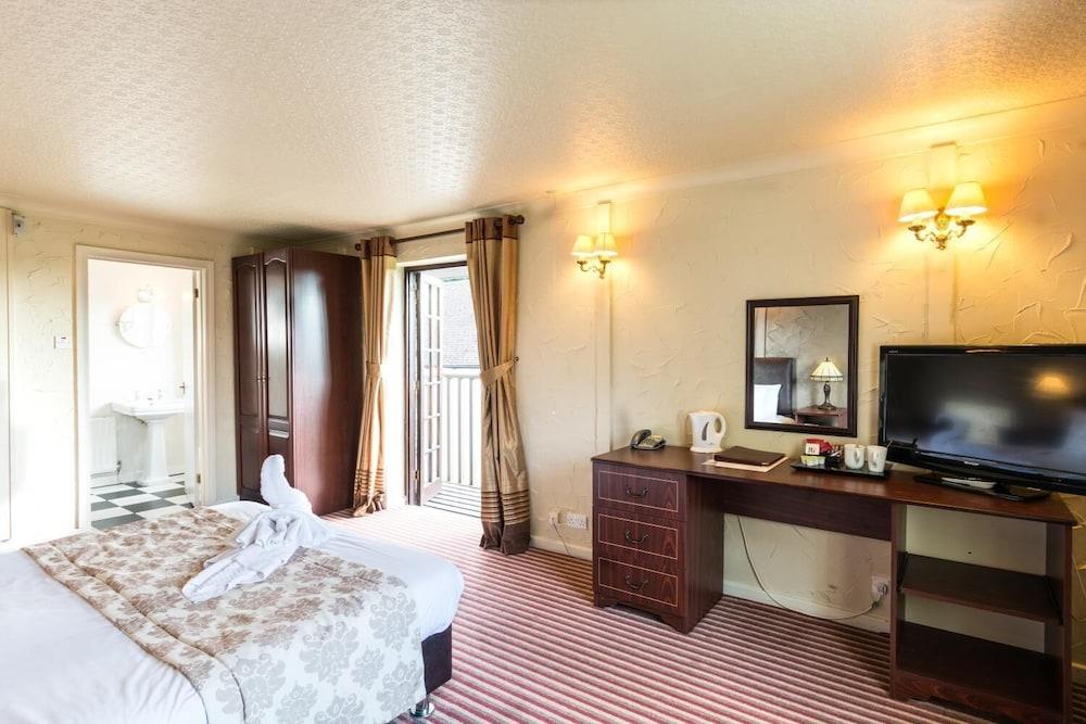 The George Hotel Stansted Airport Μπίσοπς Στόρτφορντ Εξωτερικό φωτογραφία