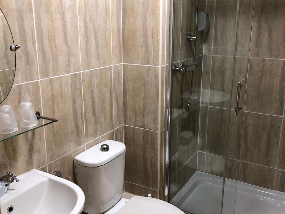 The George Hotel Stansted Airport Μπίσοπς Στόρτφορντ Εξωτερικό φωτογραφία