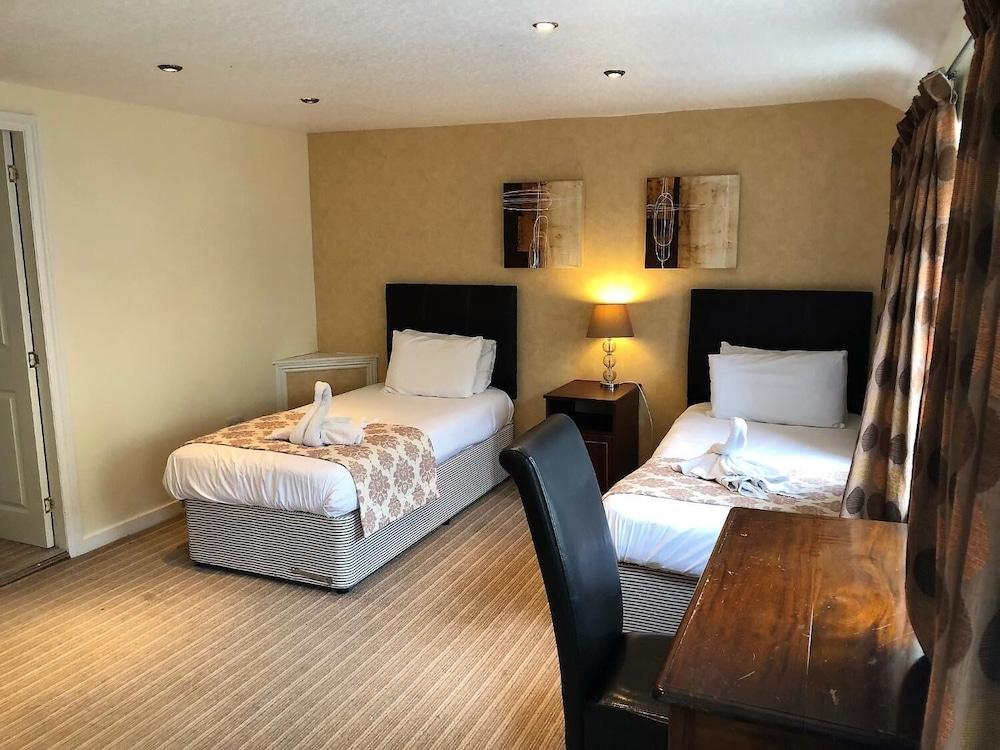 The George Hotel Stansted Airport Μπίσοπς Στόρτφορντ Εξωτερικό φωτογραφία