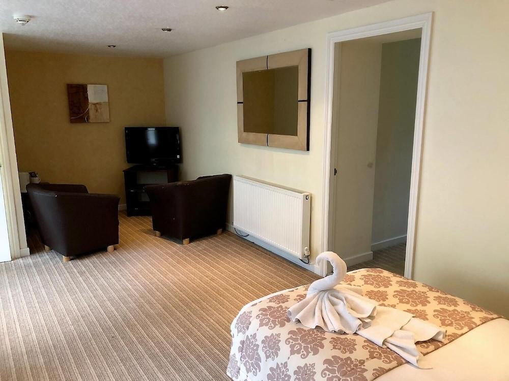 The George Hotel Stansted Airport Μπίσοπς Στόρτφορντ Εξωτερικό φωτογραφία