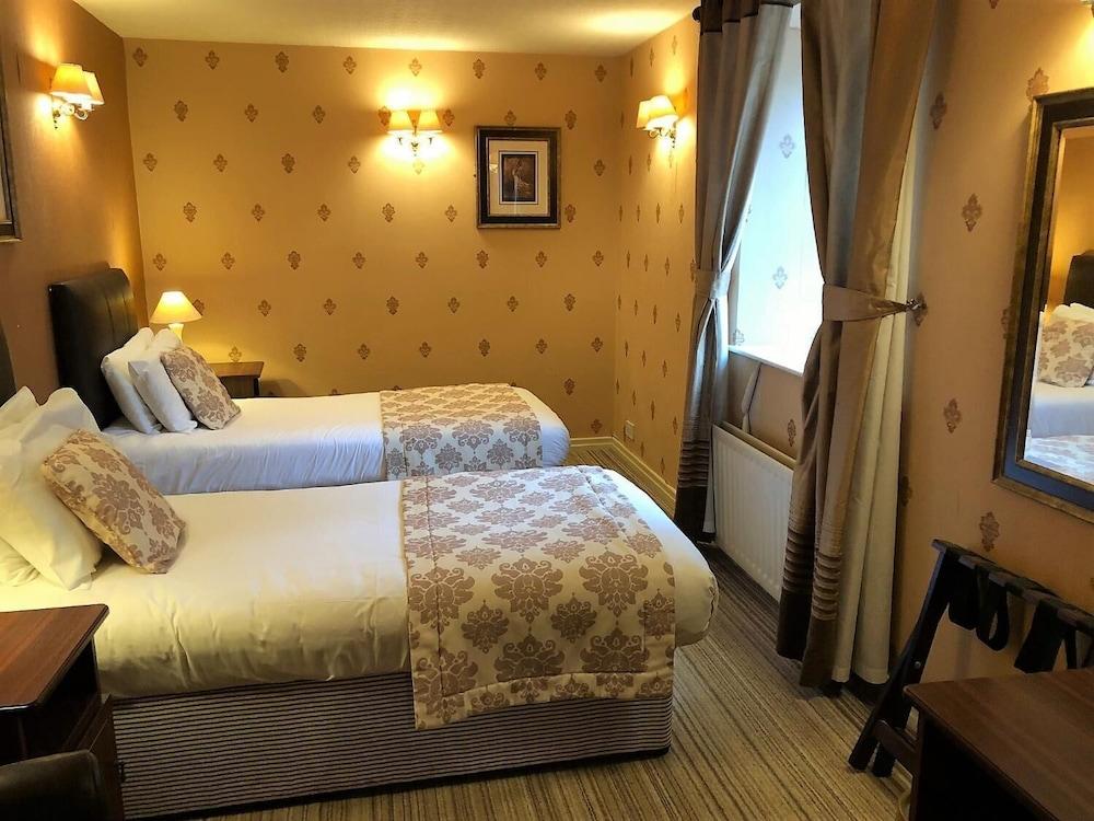 The George Hotel Stansted Airport Μπίσοπς Στόρτφορντ Εξωτερικό φωτογραφία